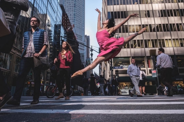 urban-ballet-dancers-new-york-streets-omar-robles-61-57b30f08c3551__700